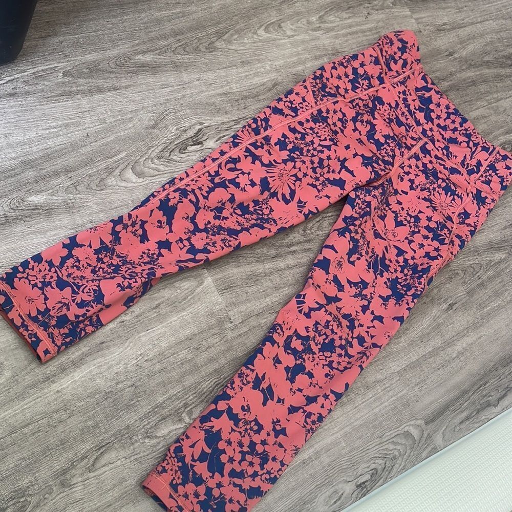 Lululemon size 6 Capris 23”